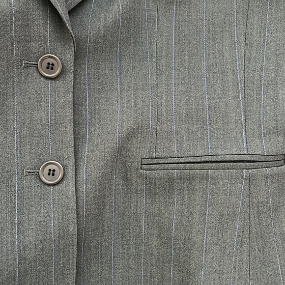 Tahari blue gray pinstriped business jacket size 8 - Picture 5 of 11